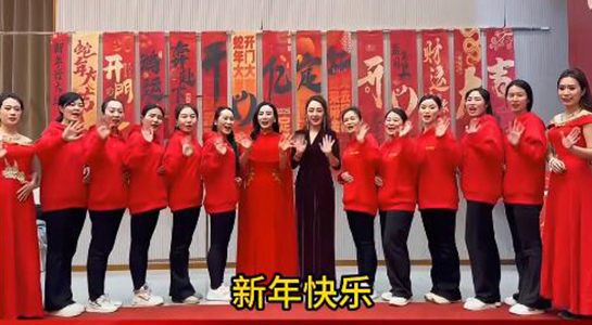 ������\�����Ҹ��M���g���w˹�_ף�����Ěg��һ·�����