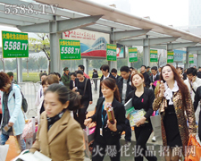 ���R�ļt�l(w��i)�����(du��)�ɞ�V��������(hu��)����ɫ