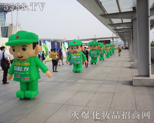 �𱬾W(w��ng)�Ì�������չʾ����(qi��ng)�ݵ��L(f��ng)��