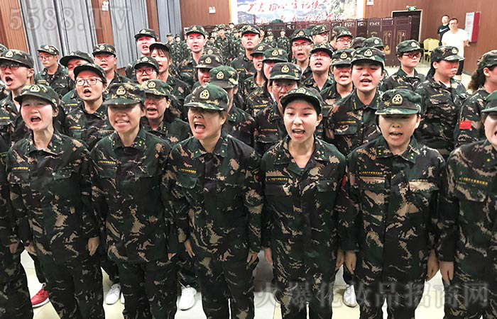 團結(jié)協(xié)作，突破自我！