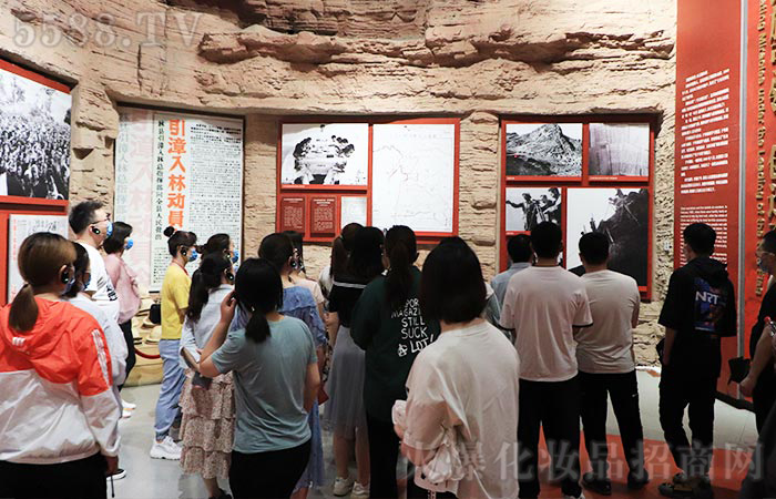 團結(jié)協(xié)作，突破自我！