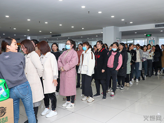 ������Ů��(ji��)���𱬾W(w��ng)�ɰl(f��)Ů�񌣌ٶY��