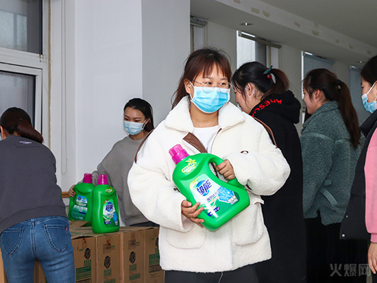 ������Ů��(ji��)���𱬾W(w��ng)�ɰl(f��)Ů�񌣌ٶY��