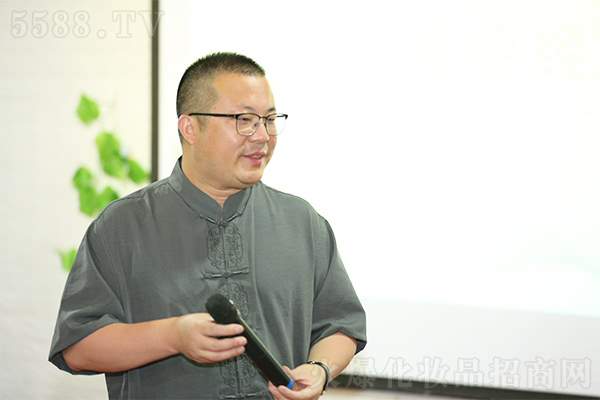 һ������һ�l�ģ�һ��(g��)������һ��ǰ�M(j��n)��