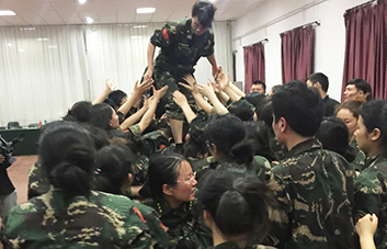 �Θ�ƥ�R�y��Խ�����˱��F���L����