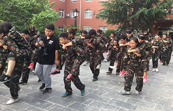 ��������ۣ���Փ�D�y�U�����Ҷ����վo������c��ͬ�У�