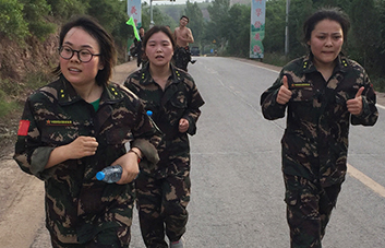 ���˲����������ŗ�������ֱǰ��